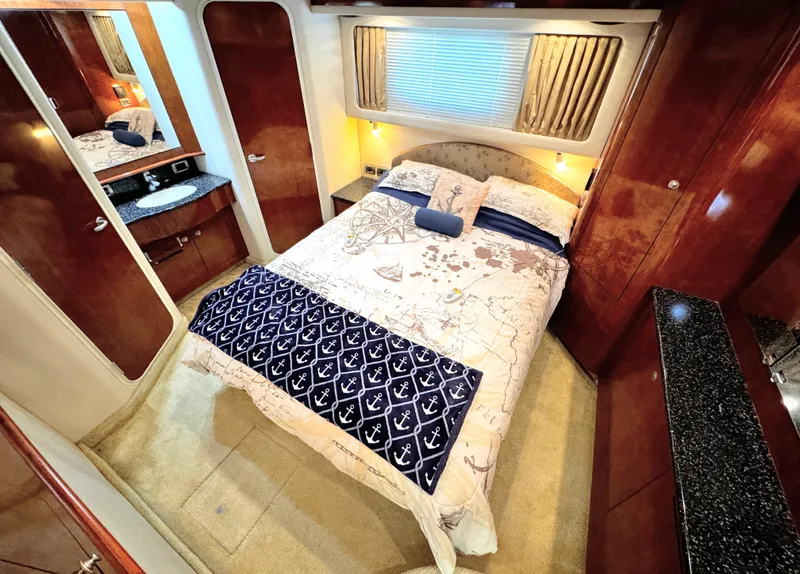 Slide: The Image of Sea Ray 390 Motor Yacht 2004 - 32