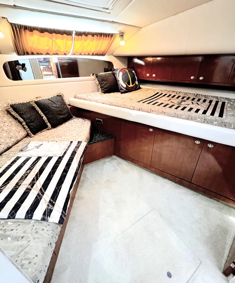 Slide: The Image of Sea Ray 390 Motor Yacht 2004 - 34