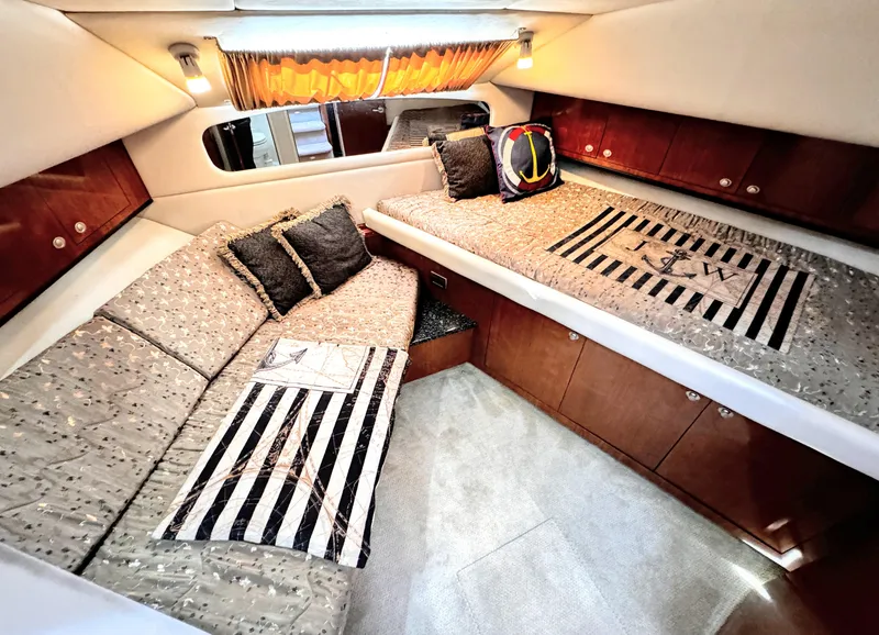 Slide: The Image of Sea Ray 390 Motor Yacht 2004 - 35