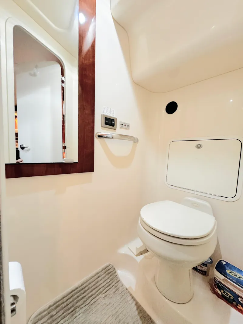 Slide: The Image of Sea Ray 390 Motor Yacht 2004 - 36