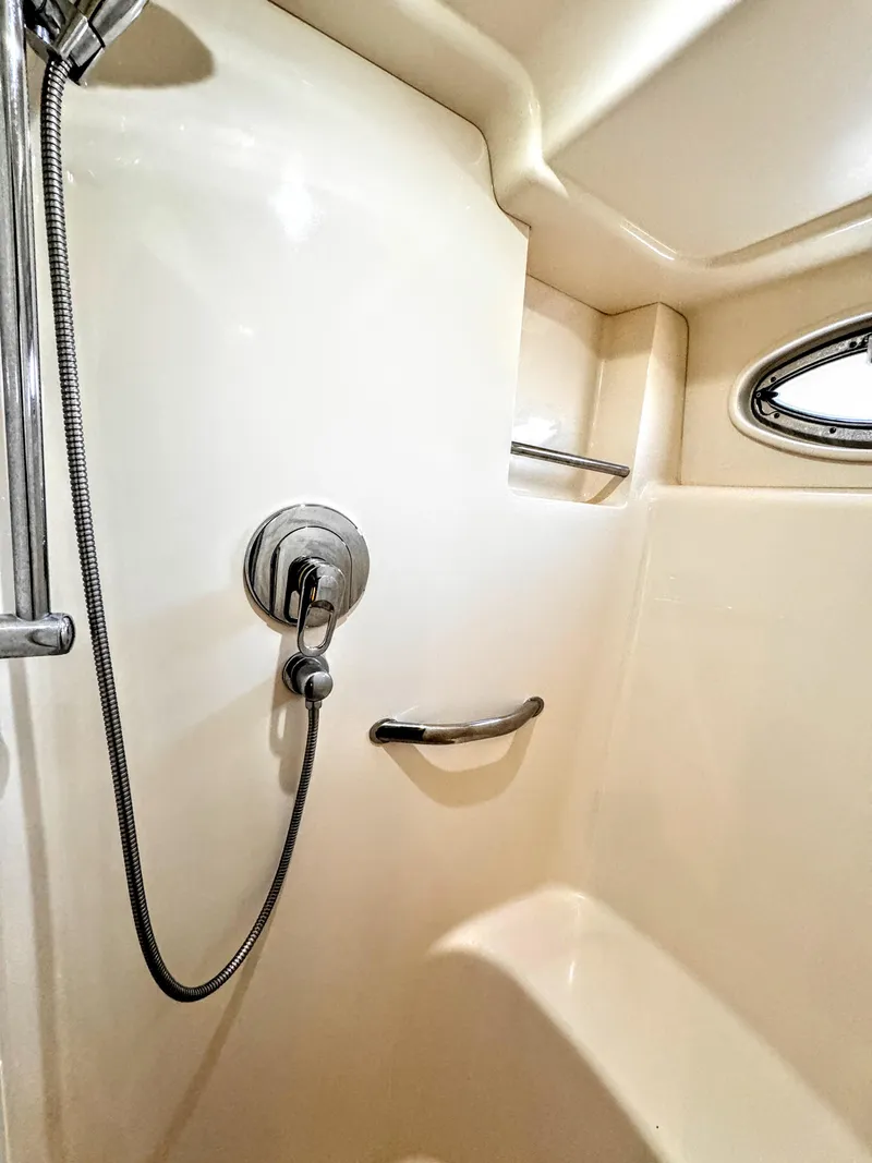 Slide: The Image of Sea Ray 390 Motor Yacht 2004 - 37