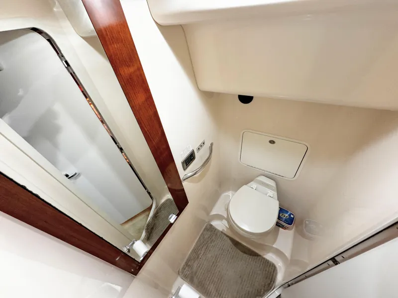 Slide: The Image of Sea Ray 390 Motor Yacht 2004 - 39