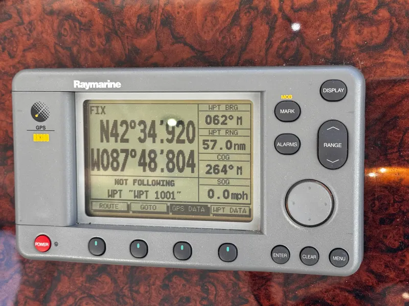 Slide: The Image of Sea Ray 390 Motor Yacht 2004 - 41