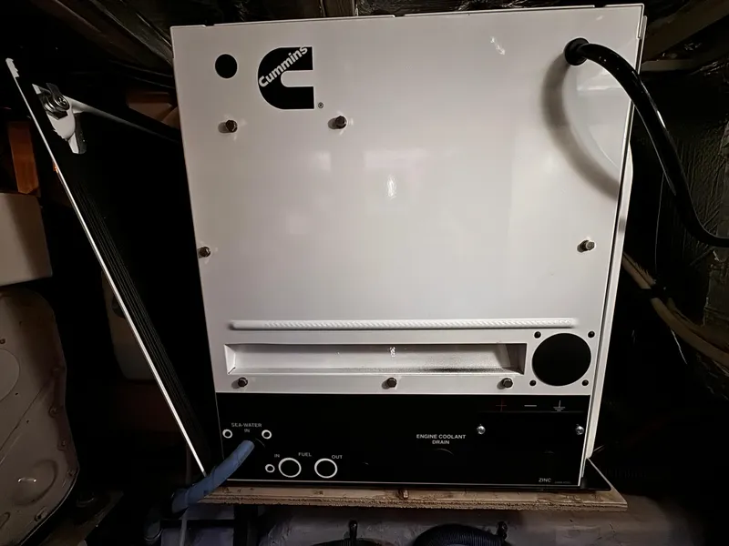 Slide: The Image of Sea Ray 390 Motor Yacht 2004 - 43