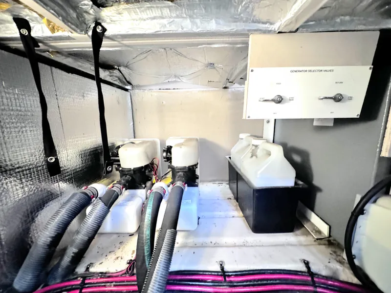 Slide: The Image of Sea Ray 390 Motor Yacht 2004 - 48