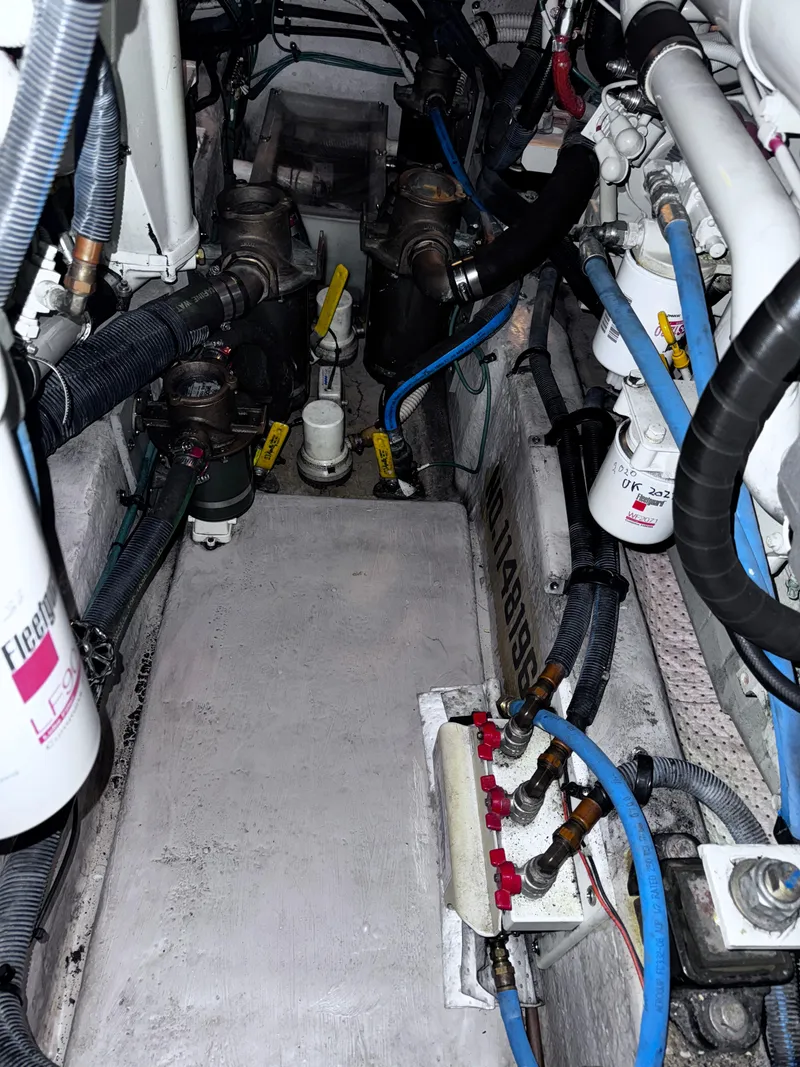 Slide: The Image of Sea Ray 390 Motor Yacht 2004 - 49