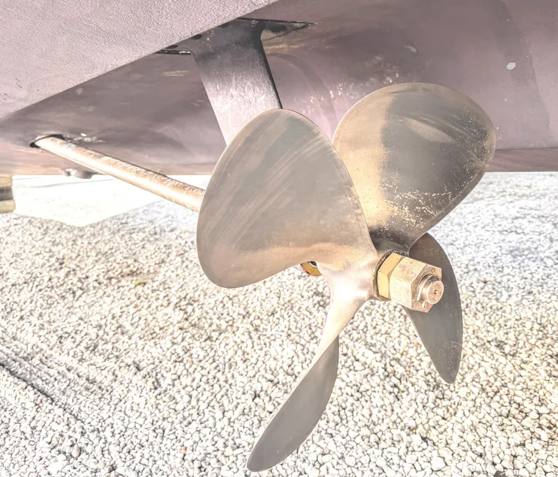 Slide: The Image of Sea Ray 390 Motor Yacht 2004 - 51