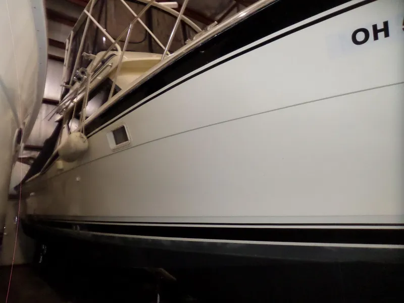 Slide: The Image of Hatteras 38 Convertible 1988 - 101