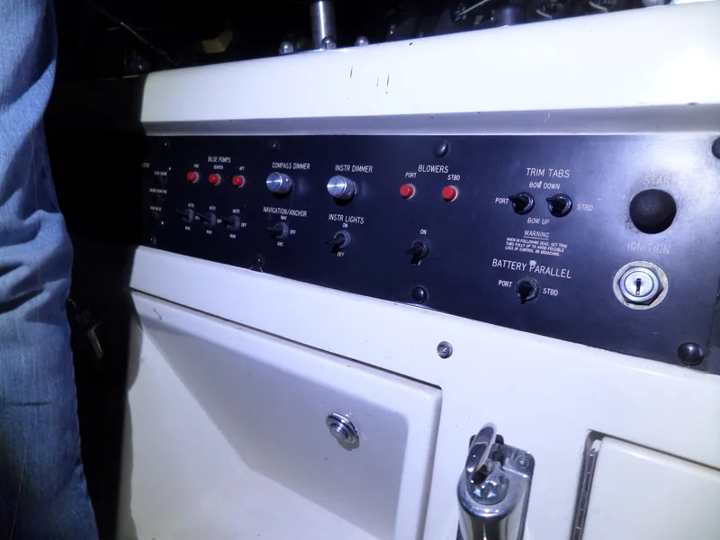 Slide: The Image of Hatteras 38 Convertible 1988 - 59