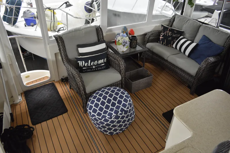 Slide: The Image of Interior of 2001 Silverton 453 Motor Yacht with cozy seating and decorative pillows. - 26