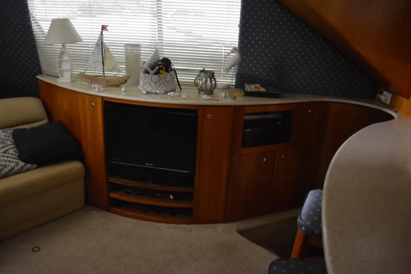 Slide: The Image of Interior of 2001 Silverton 453 Motor Yacht with TV, decor, and seating area. - 35