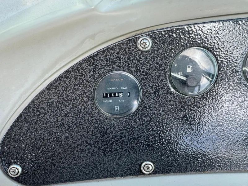 Slide: The Image of Maxum 3900 SCR 1996 - 10