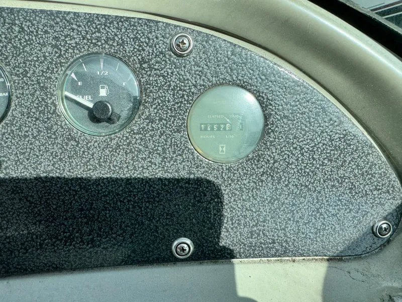 Slide: The Image of Maxum 3900 SCR 1996 - 11