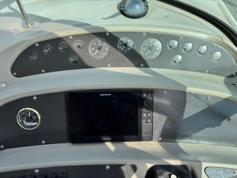 Slide: The Image of Maxum 3900 SCR 1996 - 12