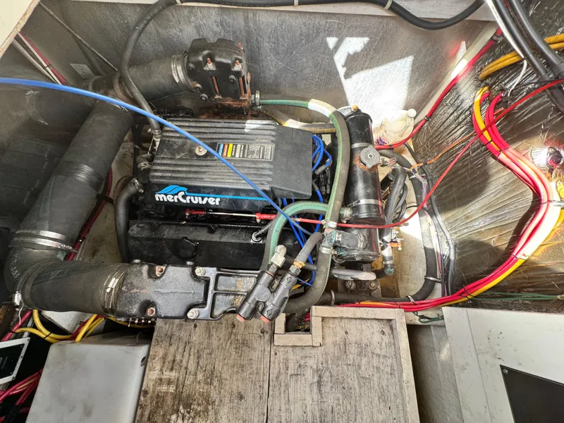 Slide: The Image of Maxum 3900 SCR 1996 - 16