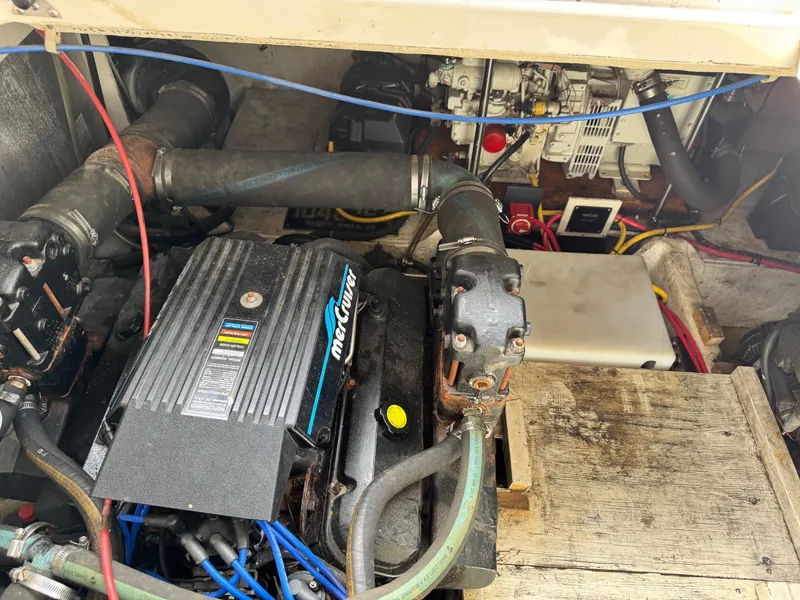 Slide: The Image of Maxum 3900 SCR 1996 - 17