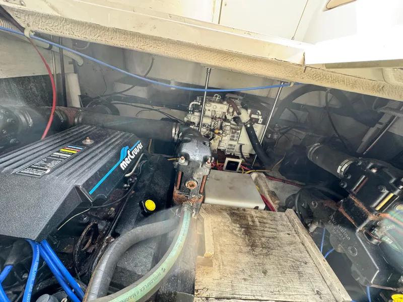 Slide: The Image of Maxum 3900 SCR 1996 - 18