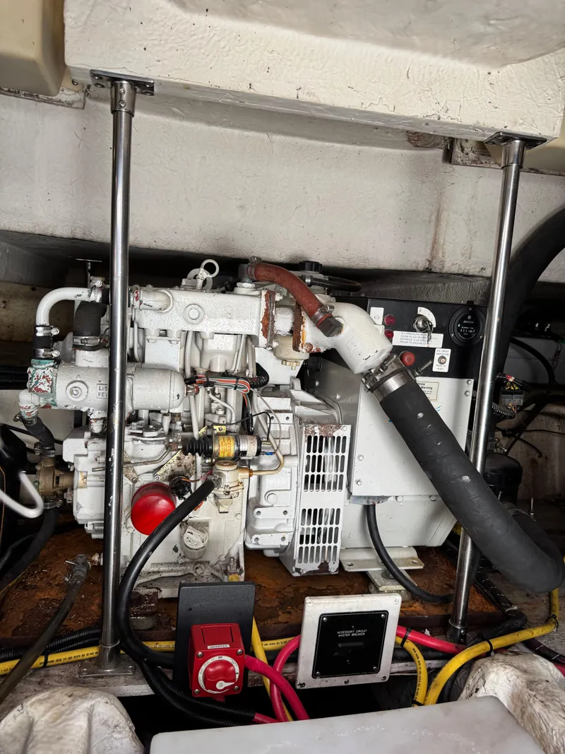 Slide: The Image of Maxum 3900 SCR 1996 - 21