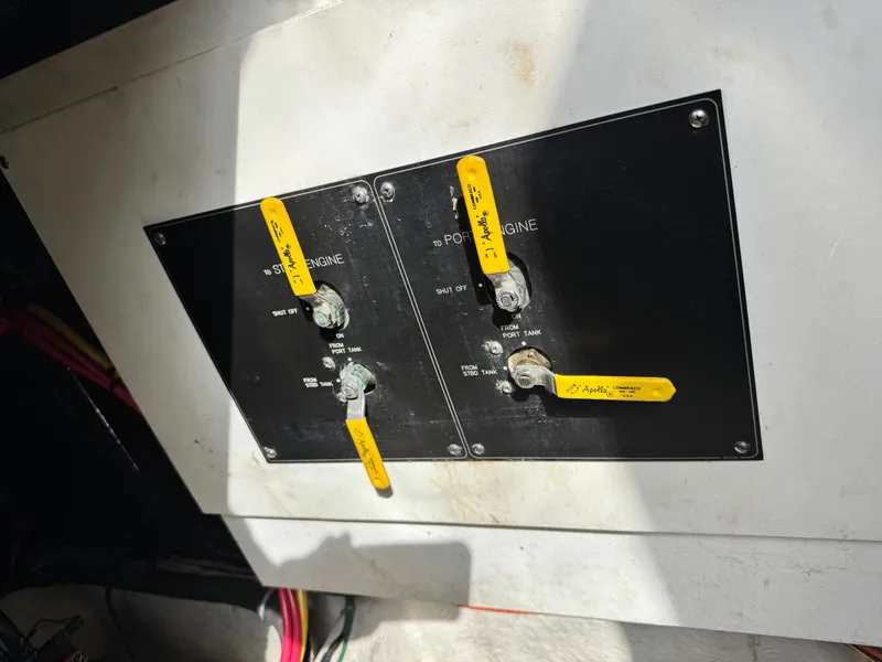 Slide: The Image of Maxum 3900 SCR 1996 - 23