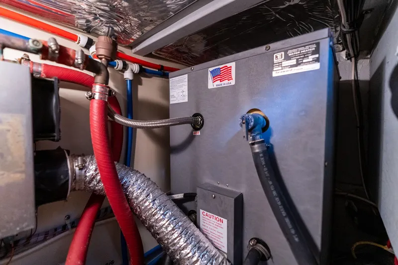 Slide: The Image of Meridian 490 Pilothouse 2003 - 100