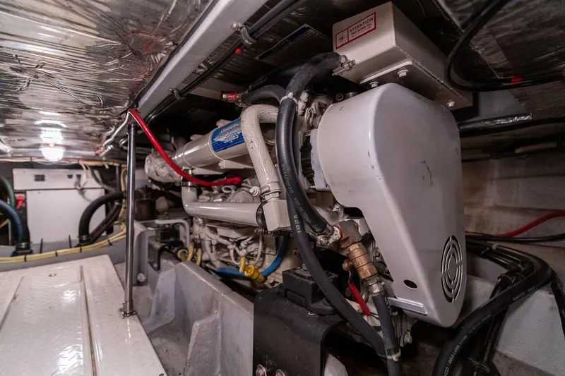 Slide: The Image of Meridian 490 Pilothouse 2003 - 101