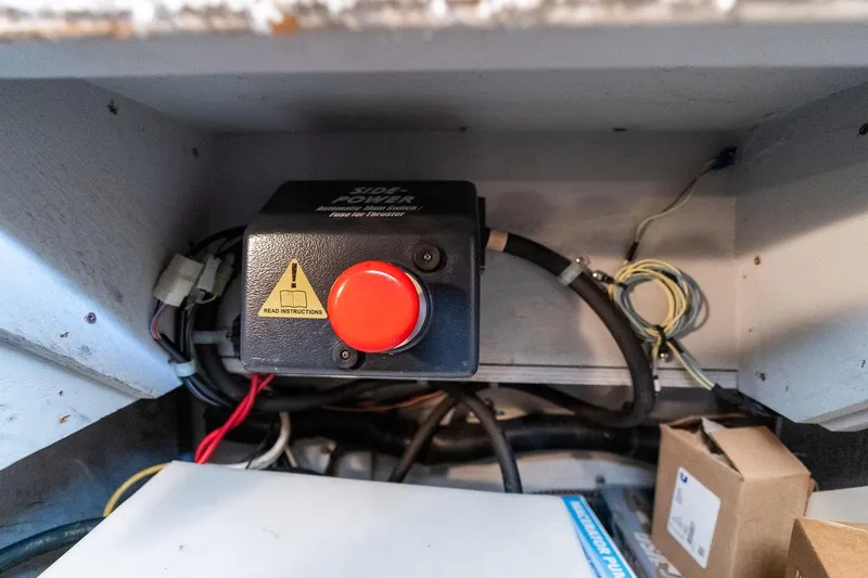 Slide: The Image of Meridian 490 Pilothouse 2003 - 103