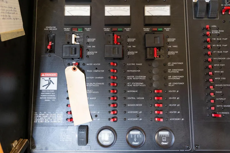 Slide: The Image of Meridian 490 Pilothouse 2003 - 109