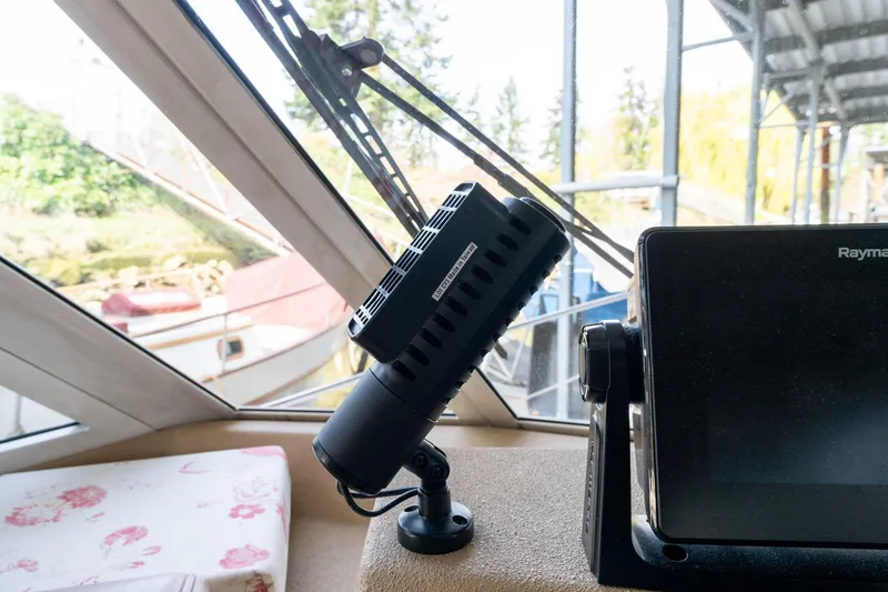 Slide: The Image of Meridian 490 Pilothouse 2003 - 111