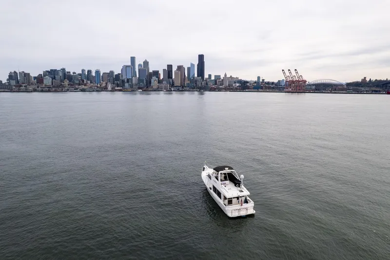 Slide: The Image of Meridian 490 Pilothouse 2003 - 117