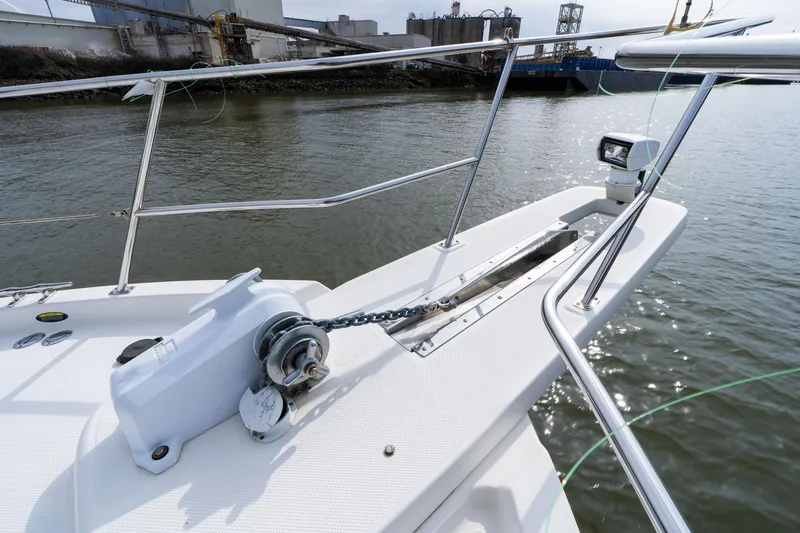 Slide: The Image of Meridian 490 Pilothouse 2003 - 90