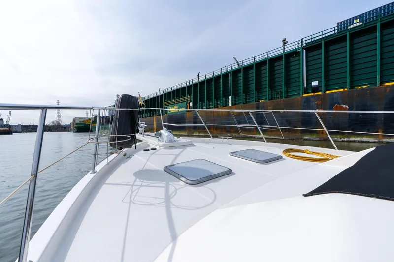 Slide: The Image of Meridian 490 Pilothouse 2003 - 93