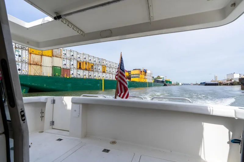 Slide: The Image of Meridian 490 Pilothouse 2003 - 95