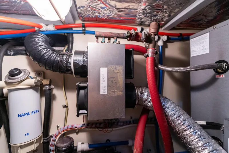 Slide: The Image of Meridian 490 Pilothouse 2003 - 99