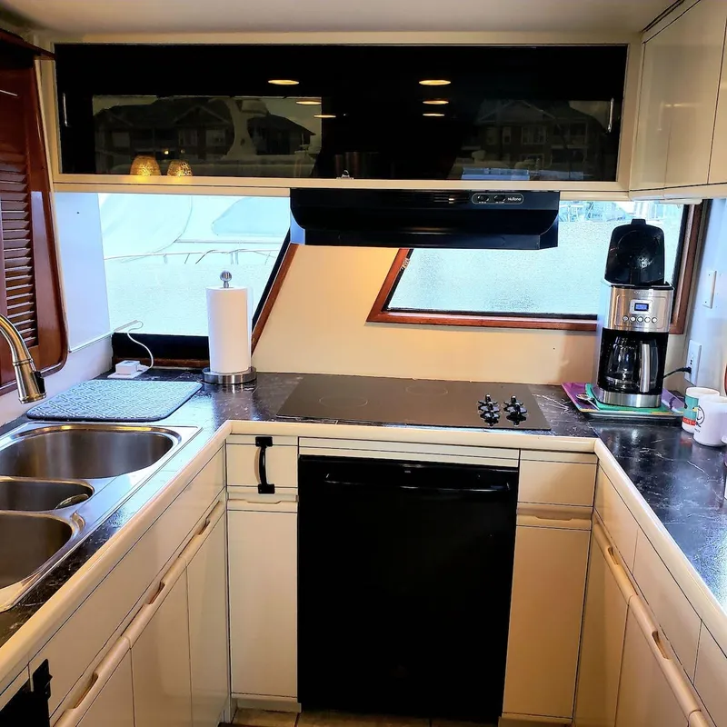 Slide: The Image of Viking 55 Motoryacht Walkaround 1988 - 50