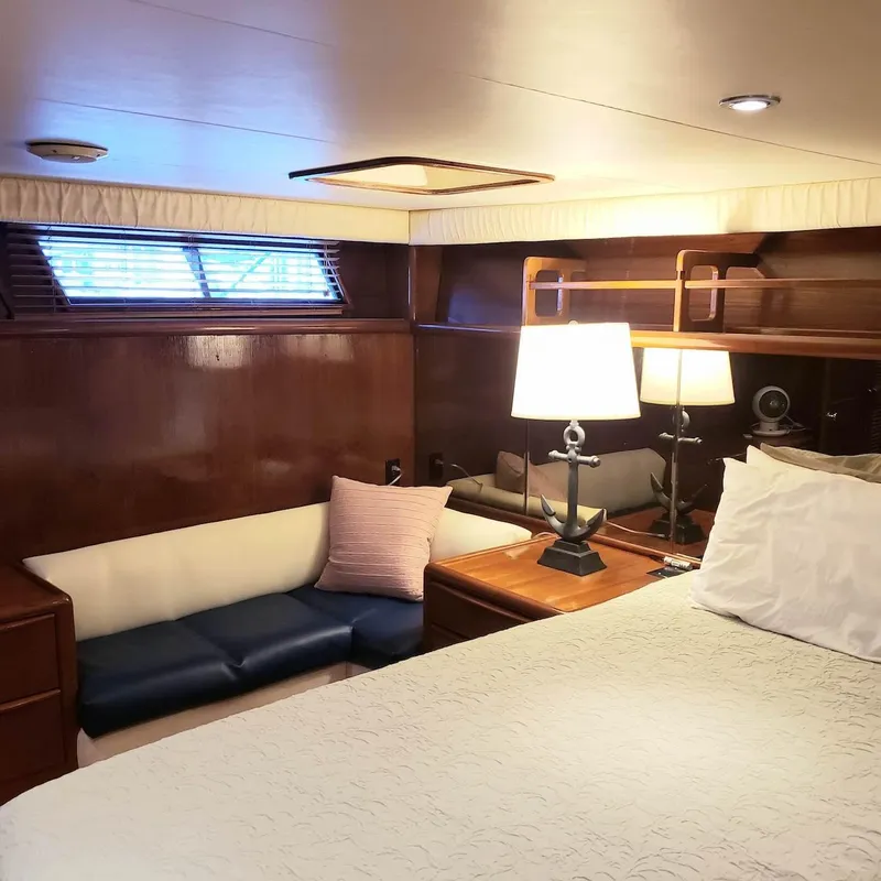 Slide: The Image of Viking 55 Motoryacht Walkaround 1988 - 51