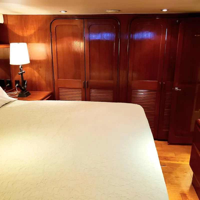 Slide: The Image of Viking 55 Motoryacht Walkaround 1988 - 56