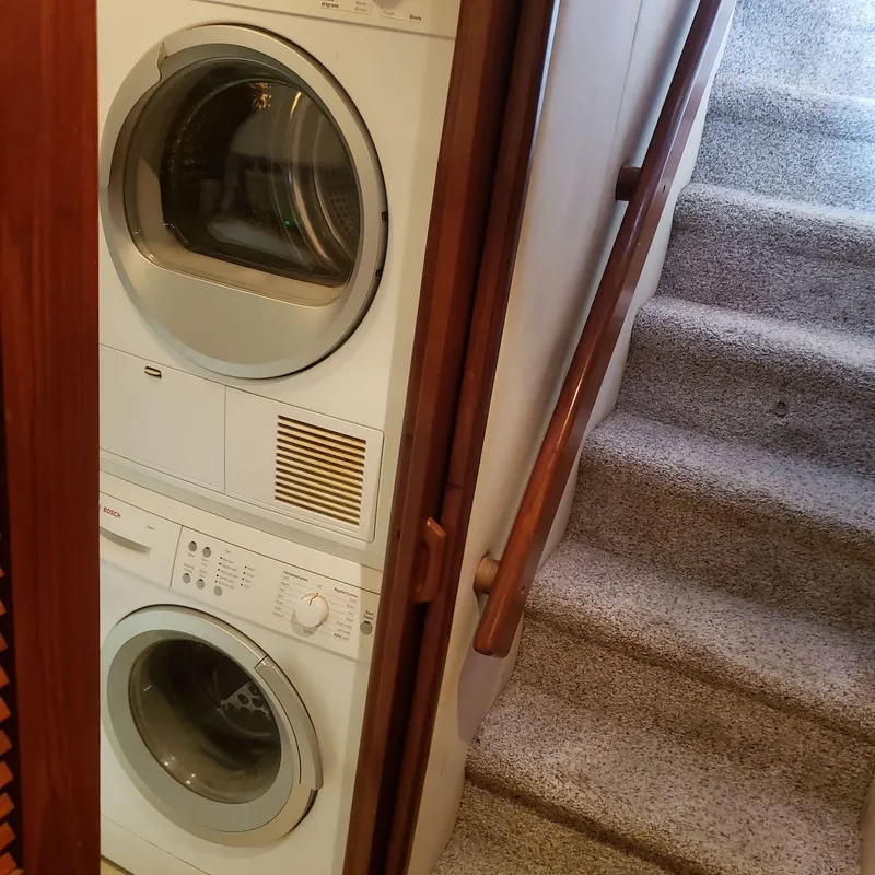 Slide: The Image of Viking 55 Motoryacht Walkaround 1988 - 57