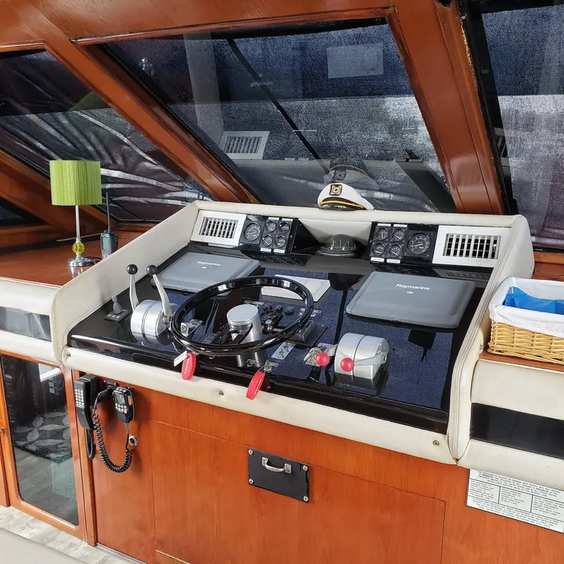 Slide: The Image of Viking 55 Motoryacht Walkaround 1988 - 59