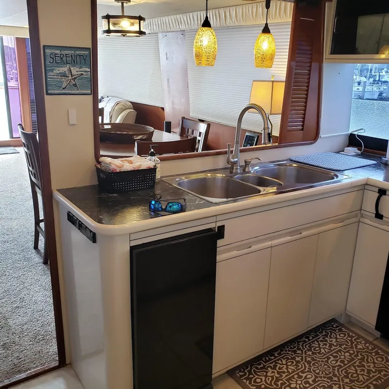 Slide: The Image of Viking 55 Motoryacht Walkaround 1988 - 60