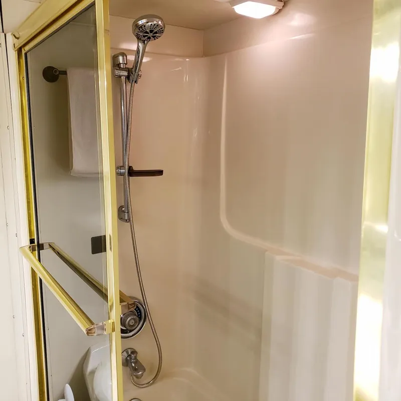 Slide: The Image of Viking 55 Motoryacht Walkaround 1988 - 62