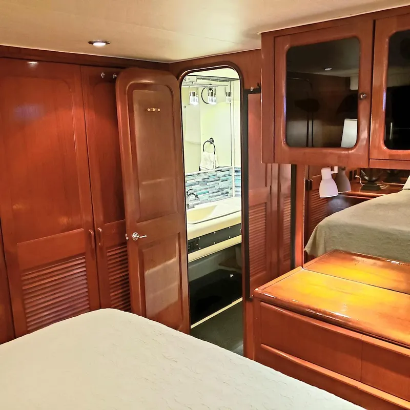 Slide: The Image of Viking 55 Motoryacht Walkaround 1988 - 63