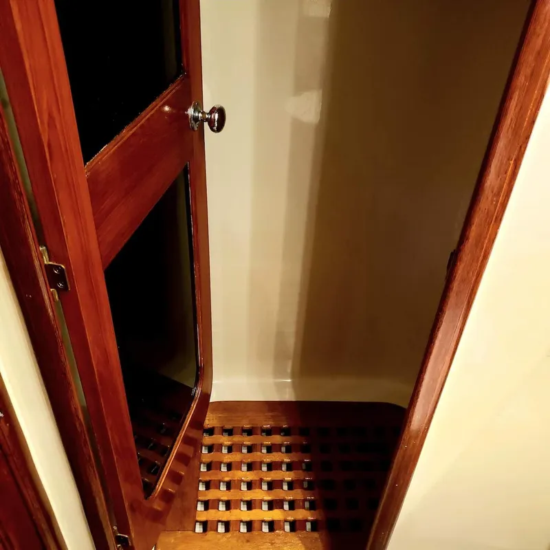 Slide: The Image of Viking 55 Motoryacht Walkaround 1988 - 67