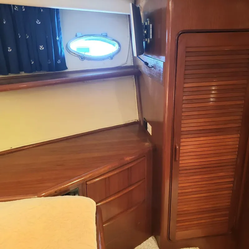 Slide: The Image of Viking 55 Motoryacht Walkaround 1988 - 70