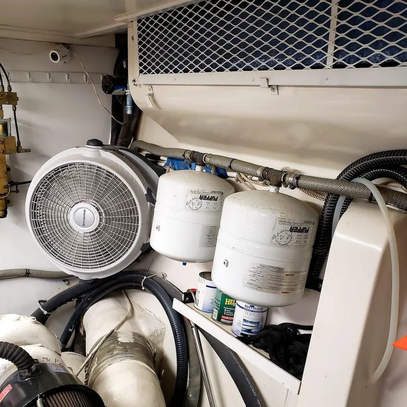 Slide: The Image of Viking 55 Motoryacht Walkaround 1988 - 75