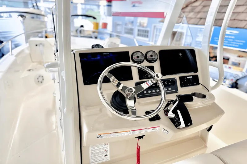 Slide: The Image of Boston Whaler 250 Dauntless 2025 - 35