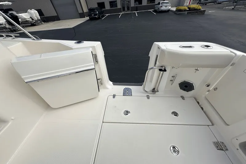 Slide: The Image of Boston Whaler 325 Conquest 2026 - 22