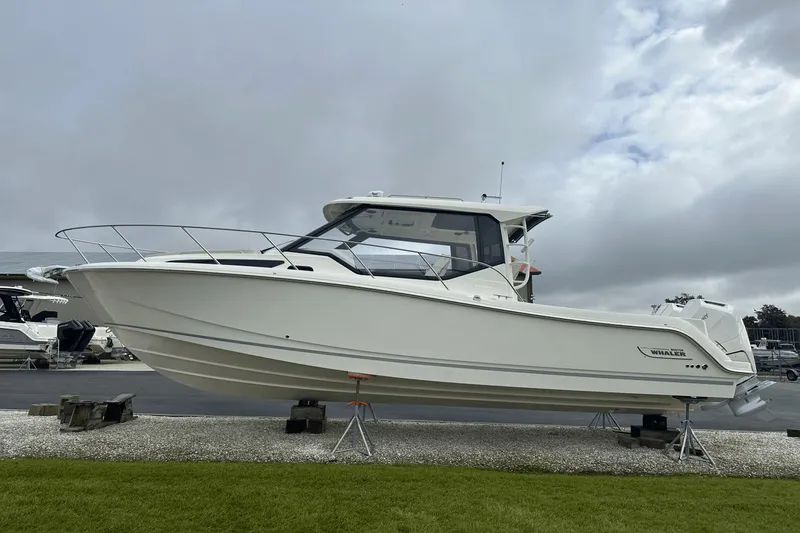 Slide: The Image of Boston Whaler 325 Conquest 2026 - 8