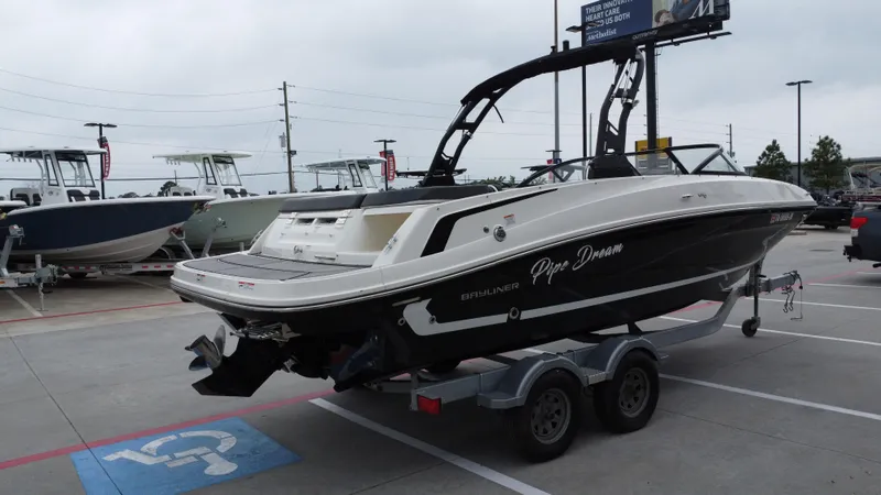 Slide: The Image of Bayliner VR6 2021 - 11