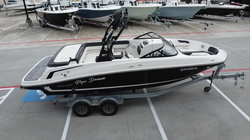 Slide: The Image of Bayliner VR6 2021 - 13