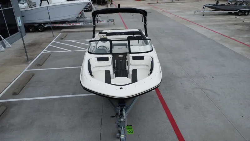 Slide: The Image of Bayliner VR6 2021 - 15